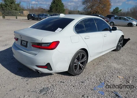 2021 BMW 330I xDrive z USA, uszkodzony, nr VIN 3MW5R7J03M8B58232